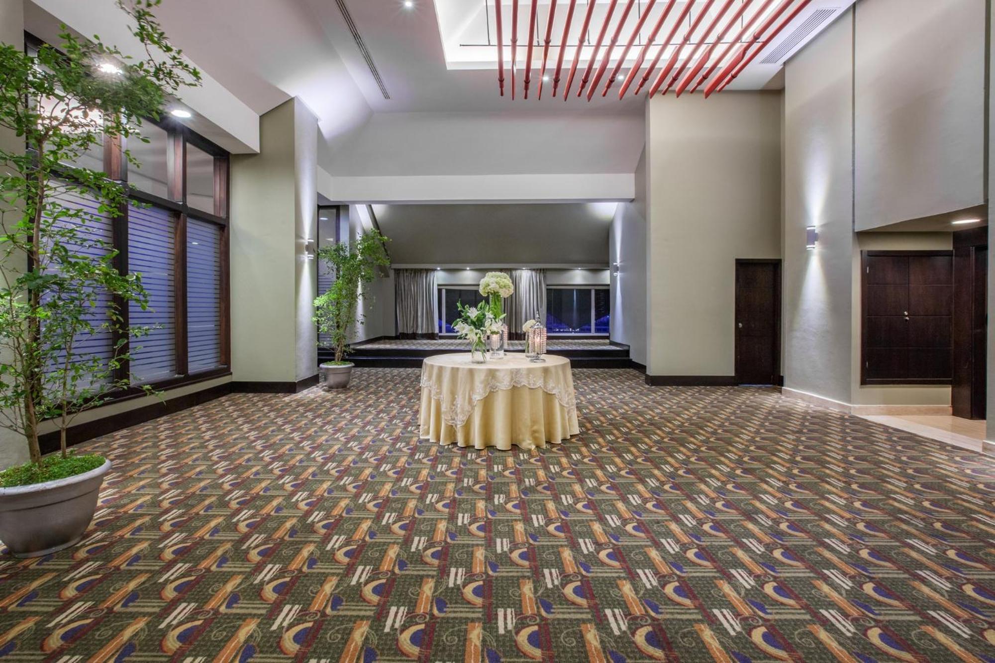 Crowne Plaza Santo Domingo By Ihg Hotel Exterior photo